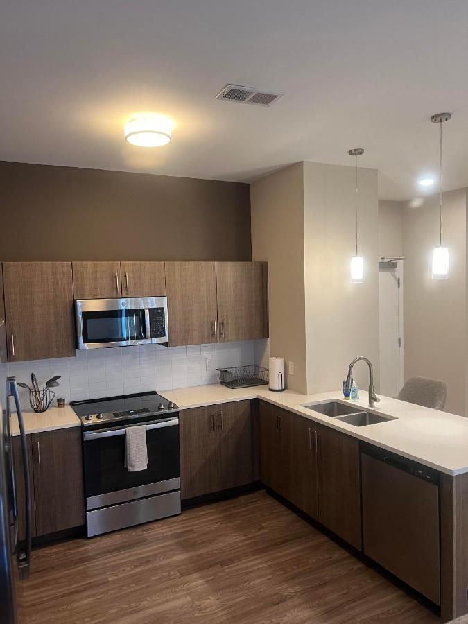 End Of Summer Deals!! Modern 2 Bed 1 Bedroom In Heart Of Midtown Kansas City! 외부 사진